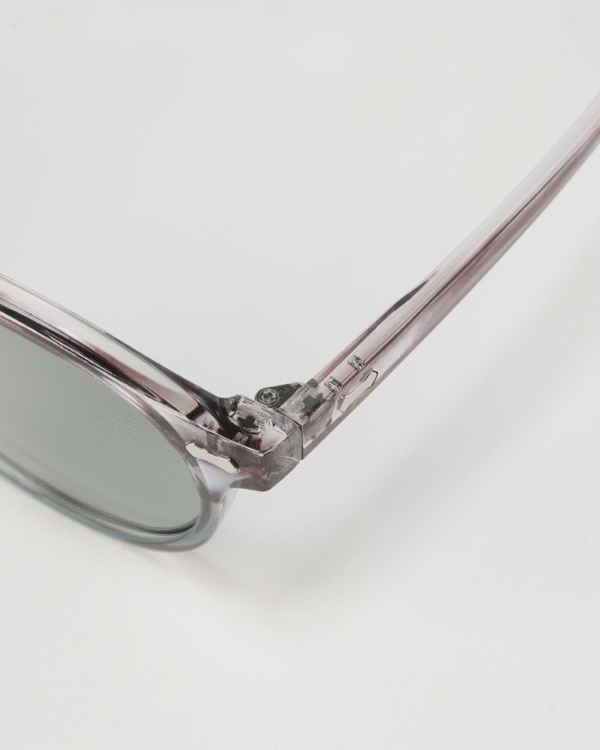 40_e5dffe3c-8de9-4f04-9a0b-6a48aa99925d-1.png Old Money Sunglasses (Polarised)